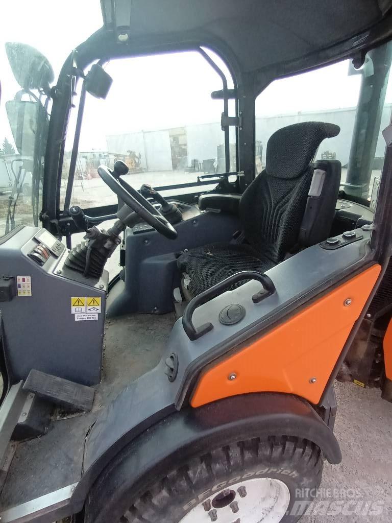 Multihog CX75 曳引機
