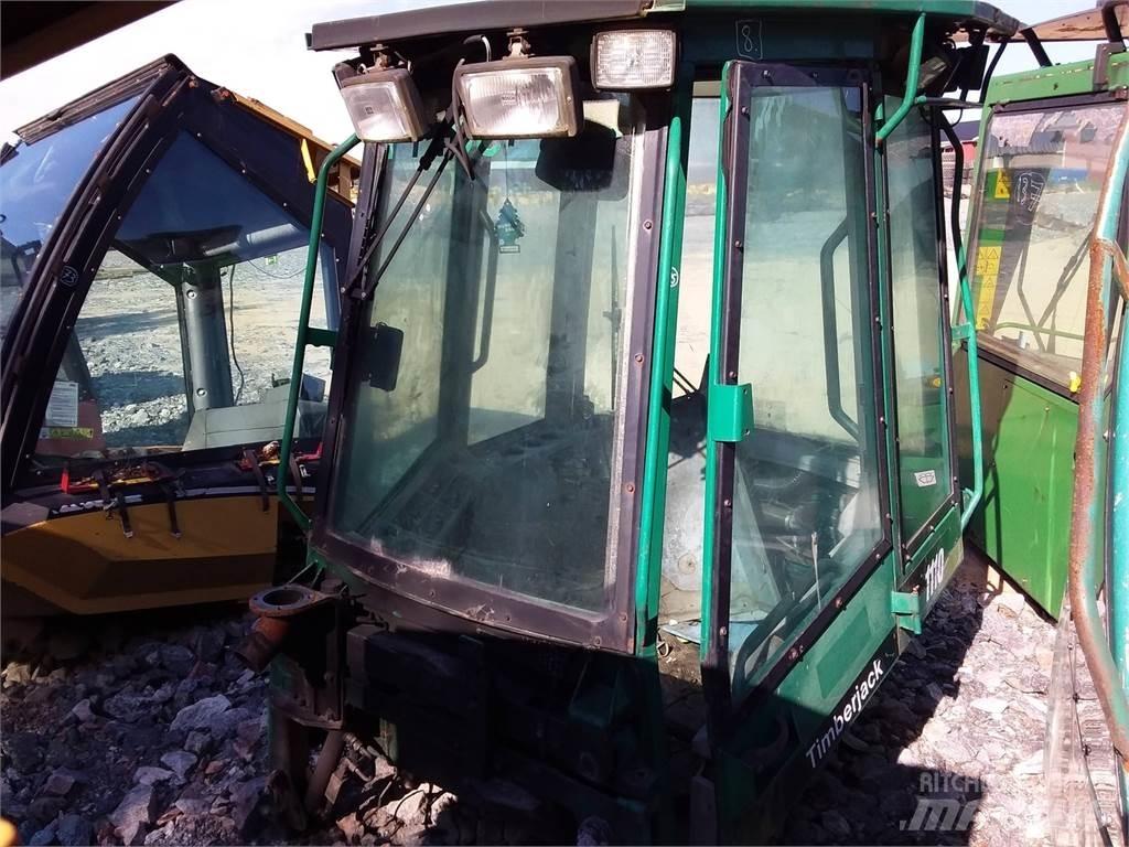 Timberjack 1110 駕駛室與內部