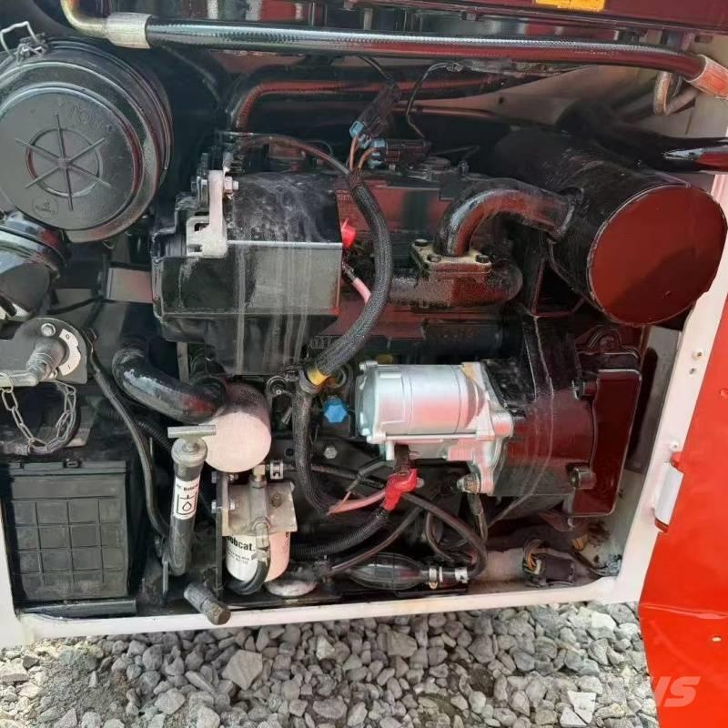 Bobcat s70 滑移轉向裝載機