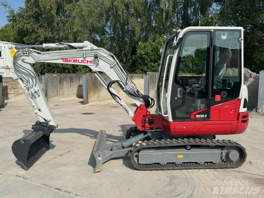 Takeuchi TB 235-2 小型挖土機/掘鑿機<7t(小型挖掘機)