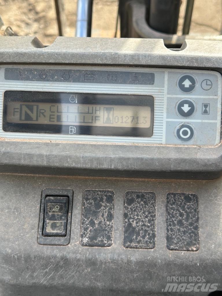 Nissan FD25 柴油卡車