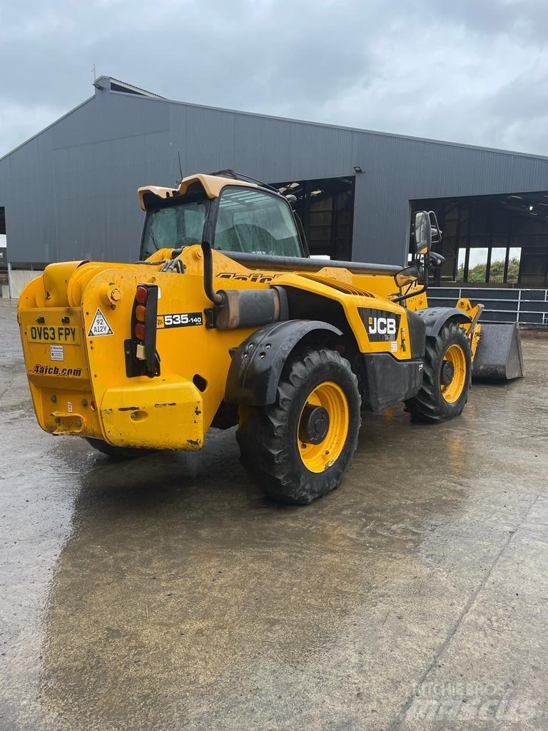 JCB 535 V 140 伸縮臂操作車