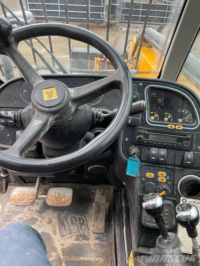 JCB 535 V 140 伸縮臂操作車