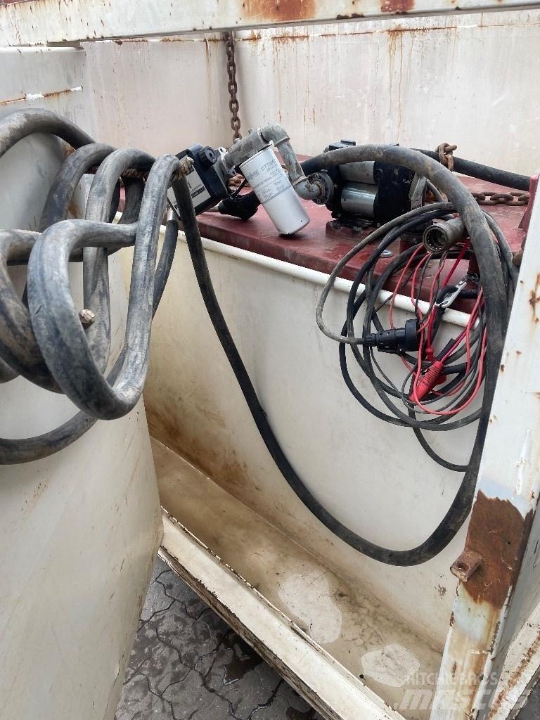  Roug 2000 L Tank 其他