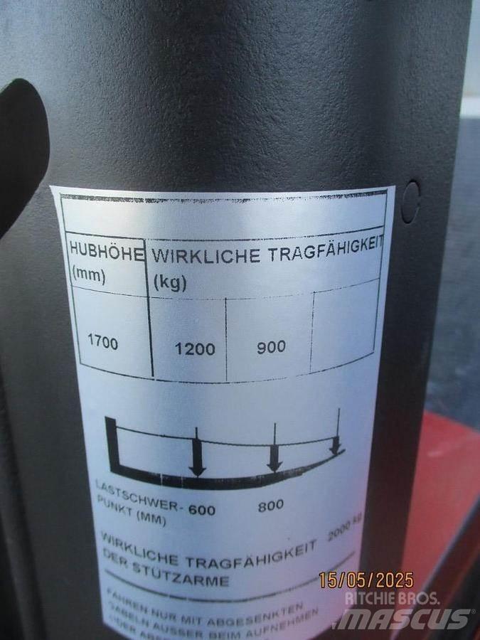 BT SWE 200D 行走控制式堆積機