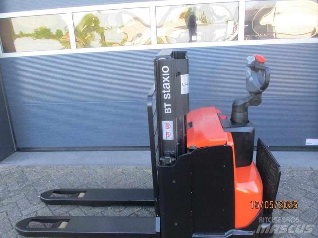 BT SWE 200D 行走控制式堆積機