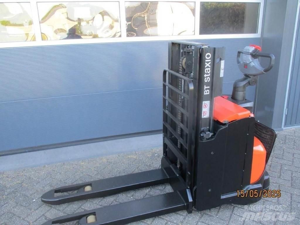 BT SWE 200D 行走控制式堆積機