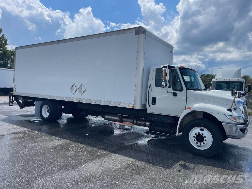 International 4300 貨箱式卡車