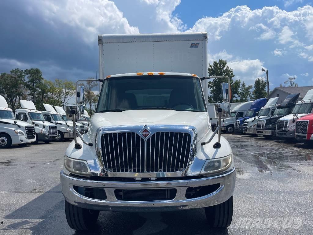 International 4300 貨箱式卡車