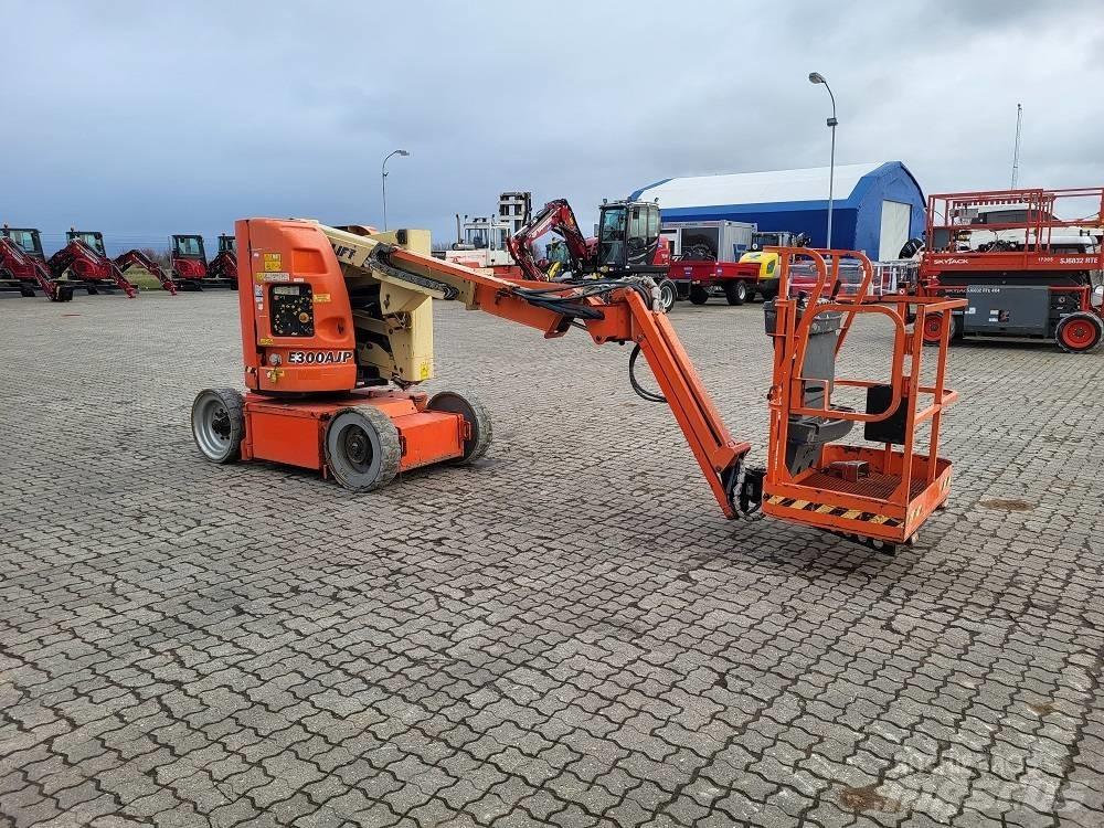 JLG E 300 AJP 曲臂高空作業車