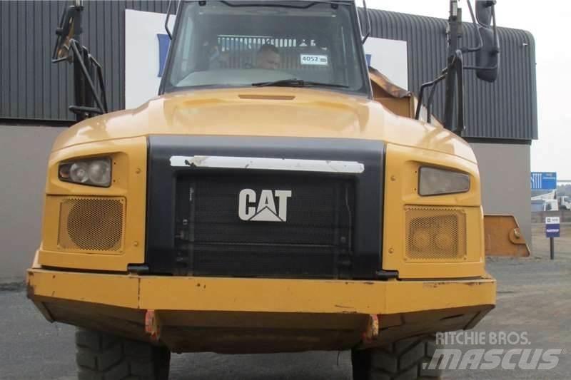 CAT 730C2 鉸接式起吊車