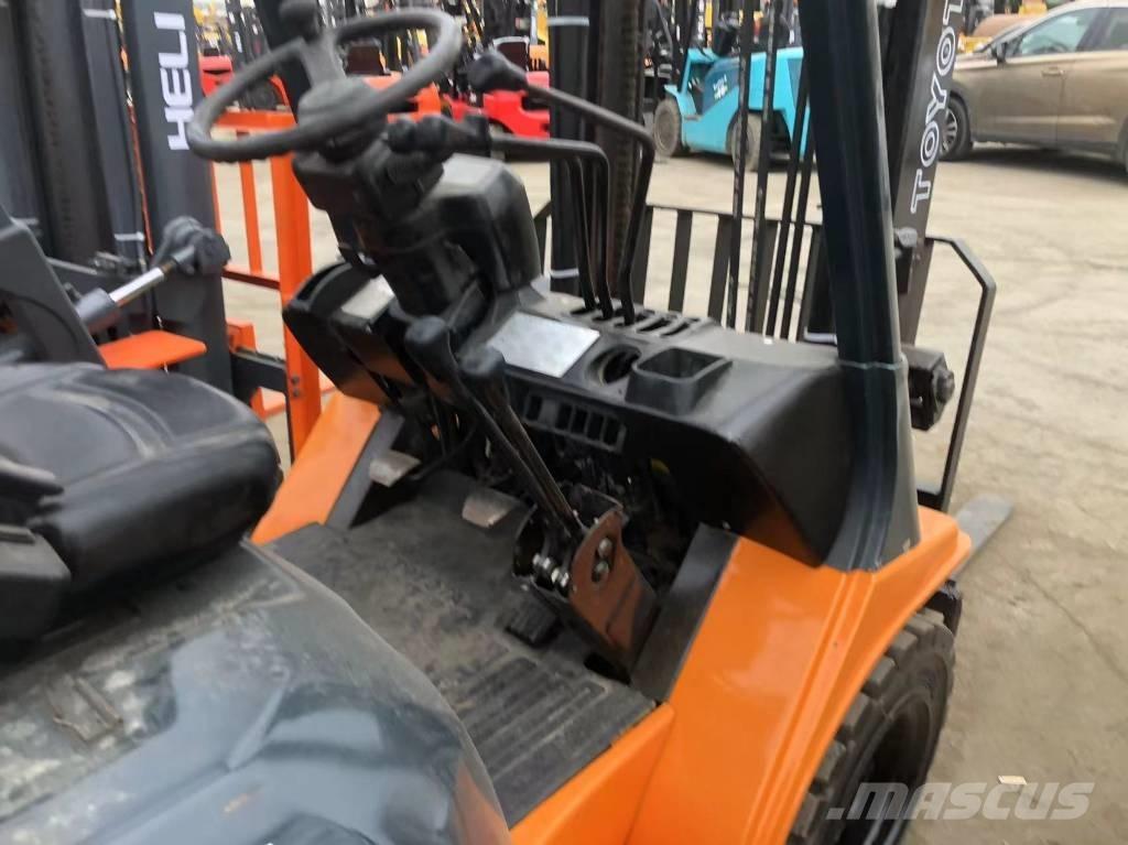 Toyota FD30 柴油卡車