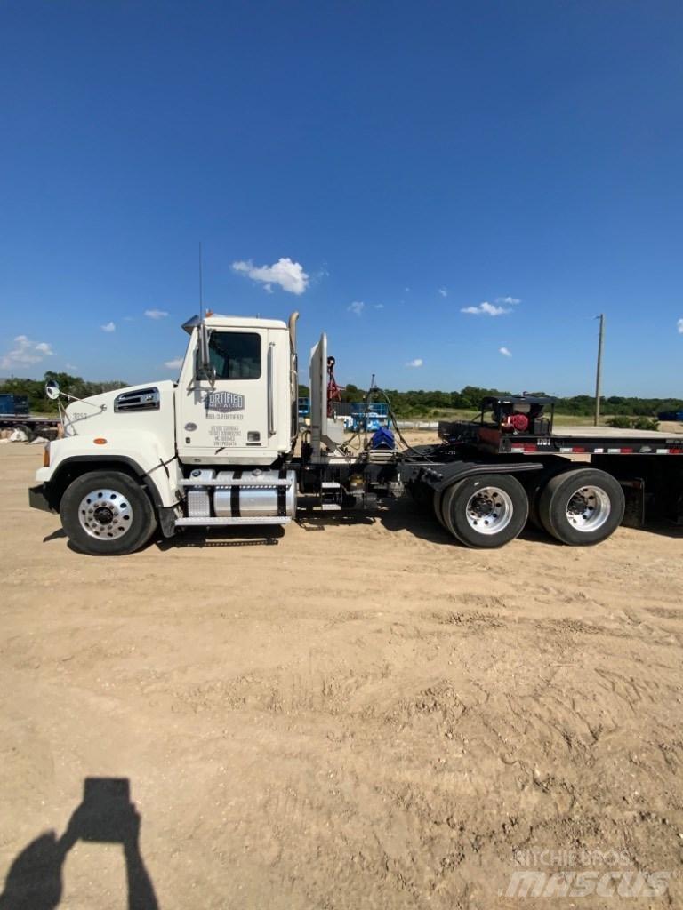 Western Star 4700 曳引機組件