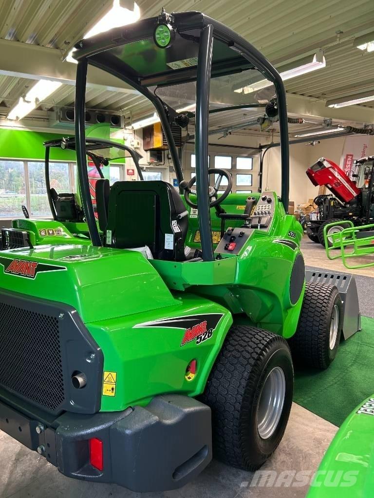 Avant 528 滑移轉向裝載機