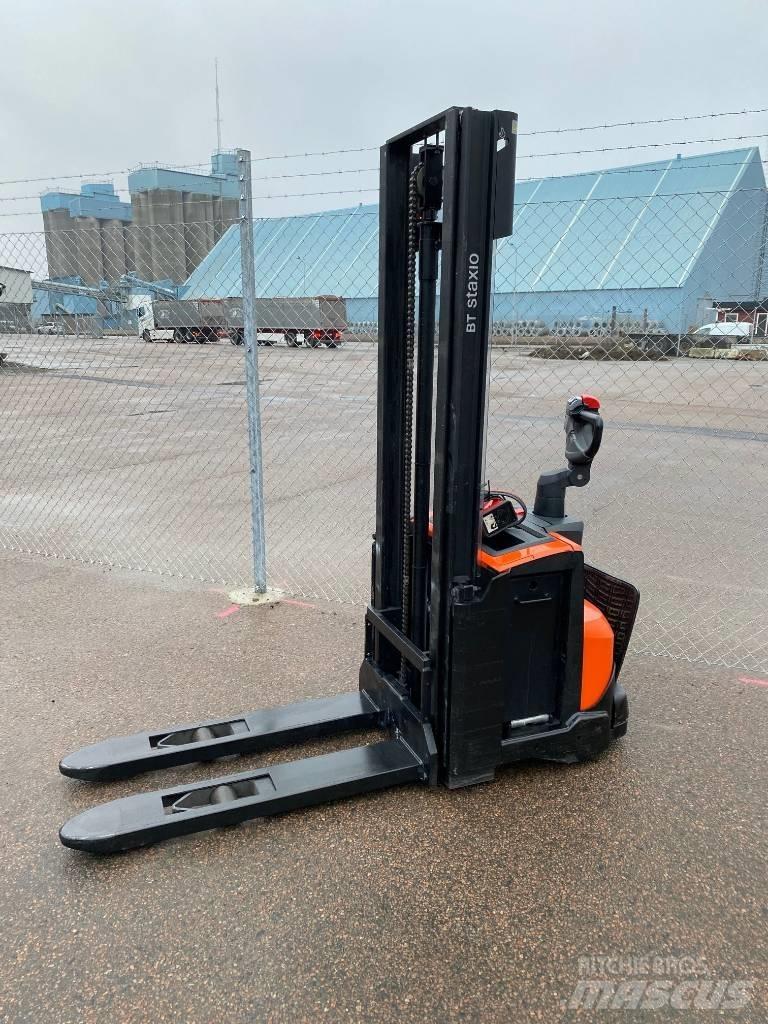 Toyota SWE120 行走控制式堆積機