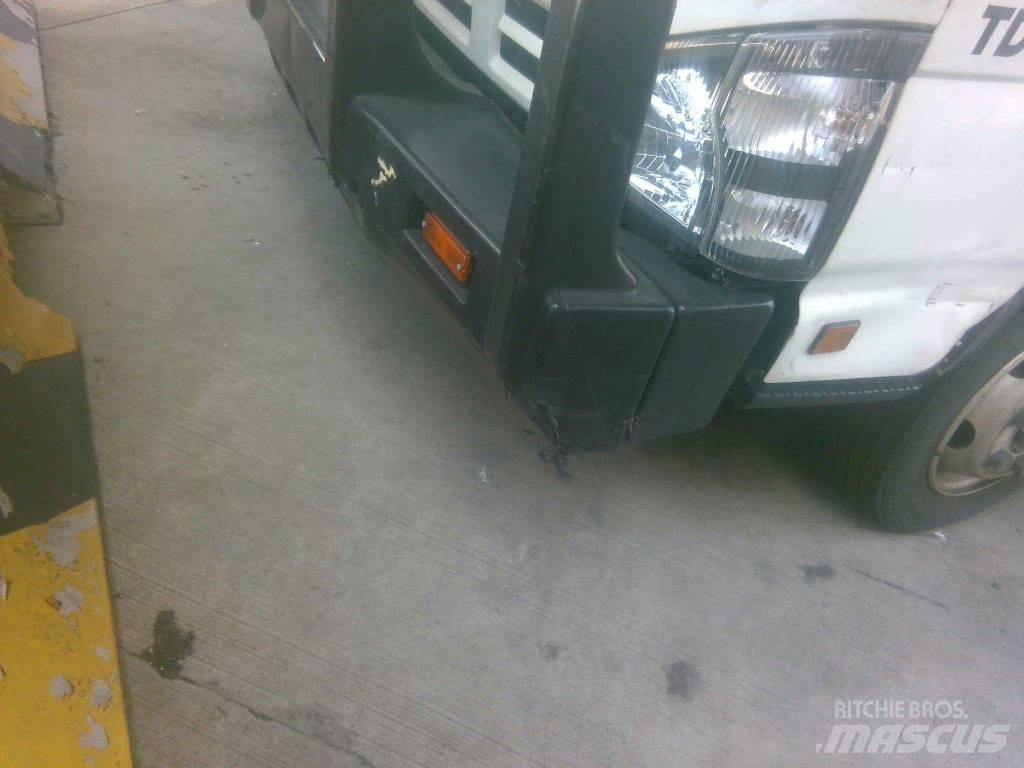 Isuzu NPR 運油車