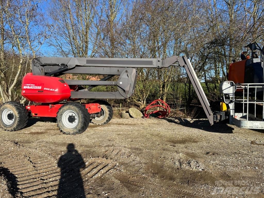 Manitou 200 ATJ 曲臂高空作業車