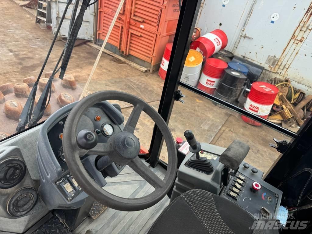 CAT CP 533 E 單輪滾壓機