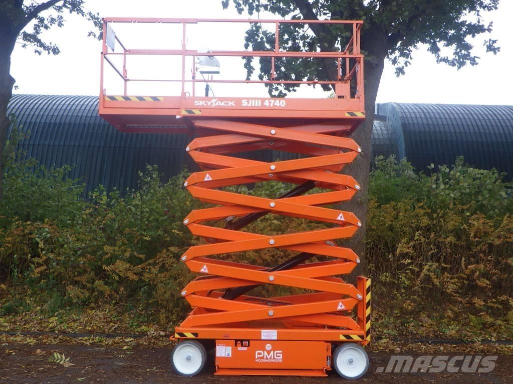 SkyJack SJ4740 剪式升降機