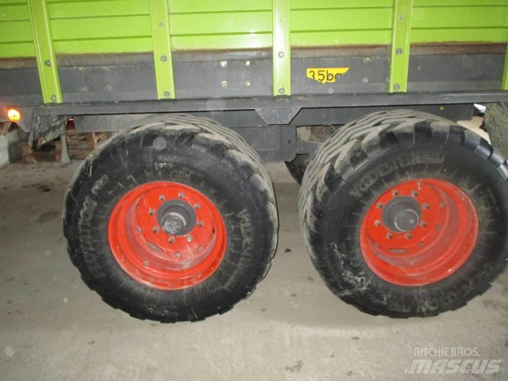 CLAAS Quantum 4700 自裝式拖車