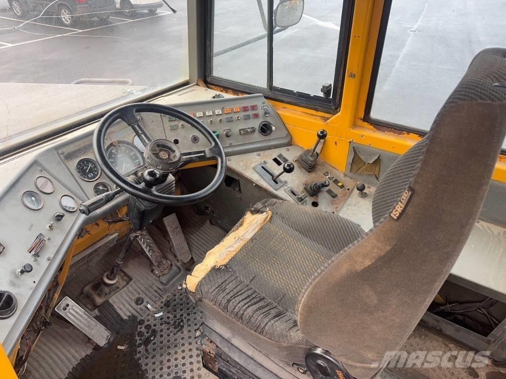 Volvo A 25 C 6x6 鉸接式起吊車