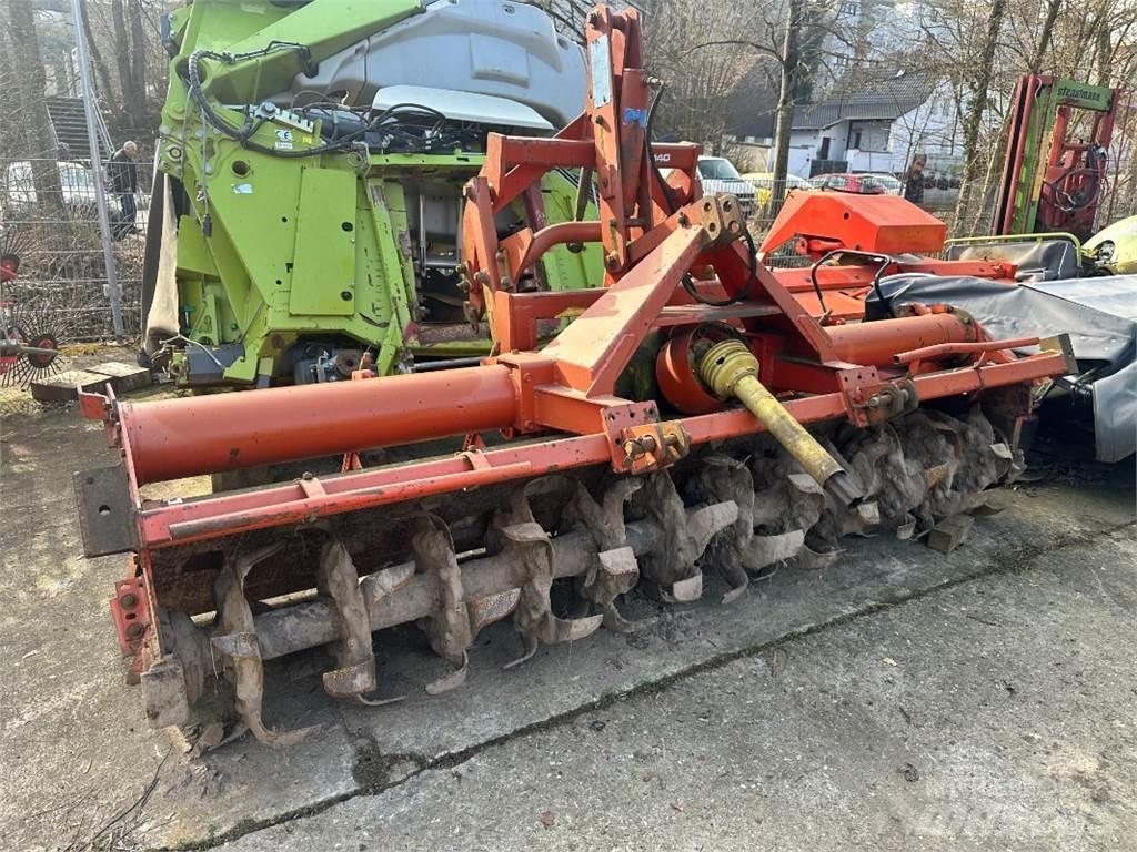Kuhn EL140N 305 整地工作