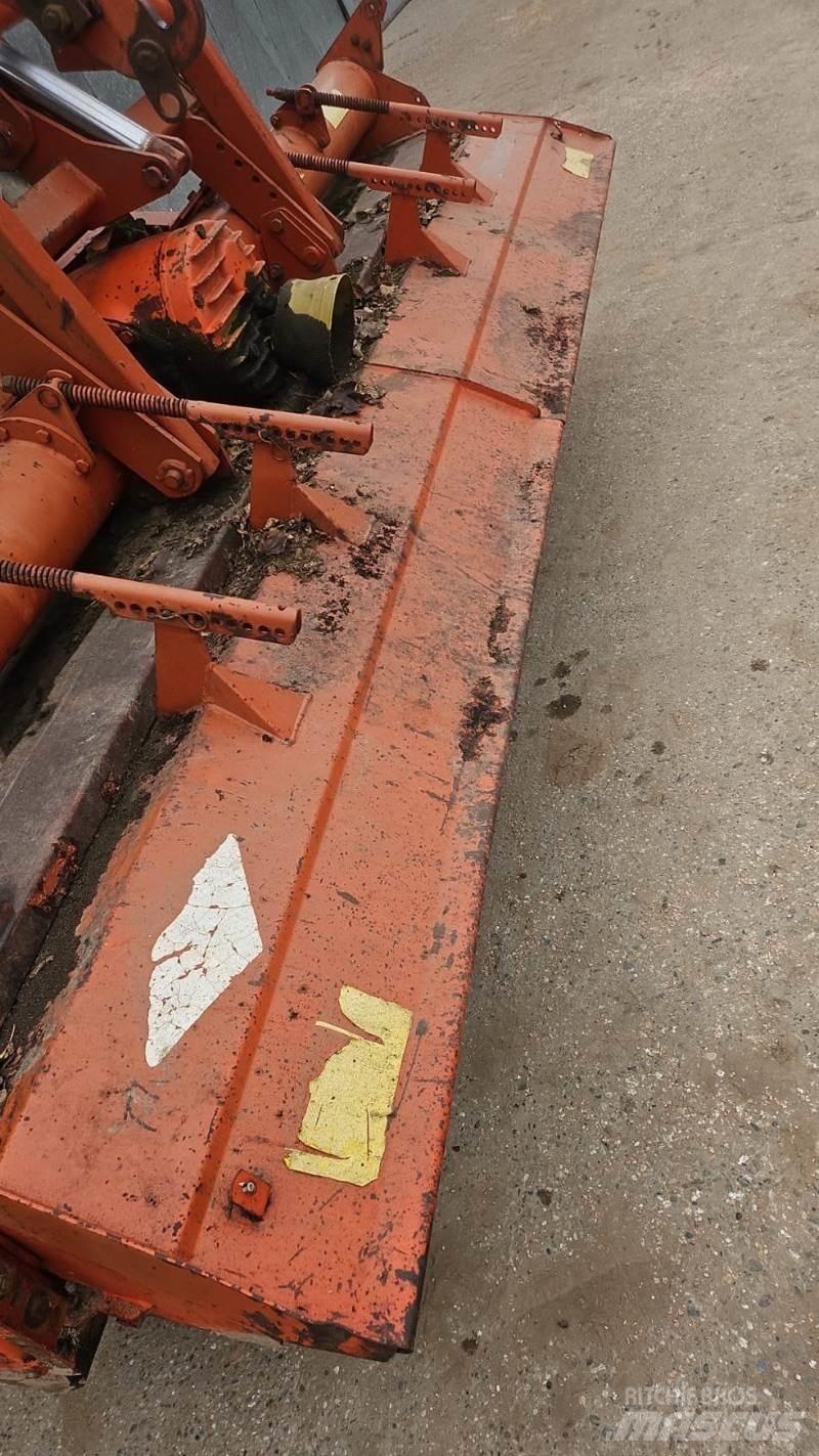 Kuhn EL140N 305 整地工作