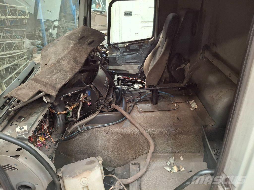 DAF CF 85.360 駕駛室與內部