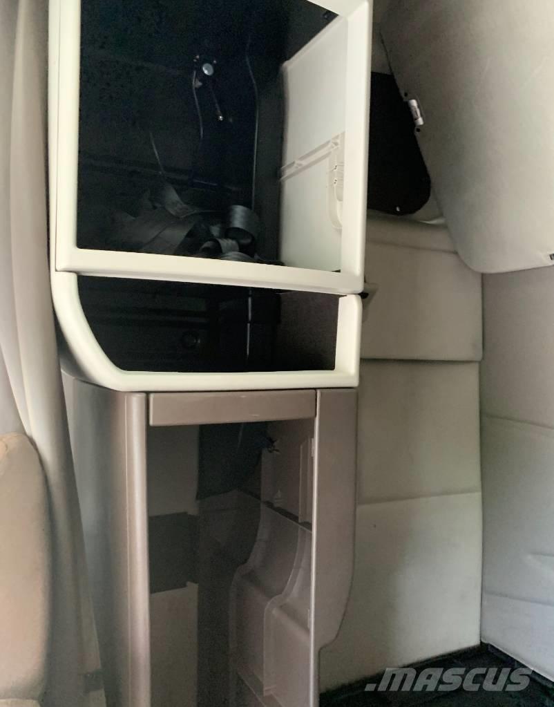 Volvo VNL 42 670 曳引機組件