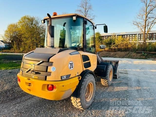 Volvo L25FZ 滑移轉向裝載機