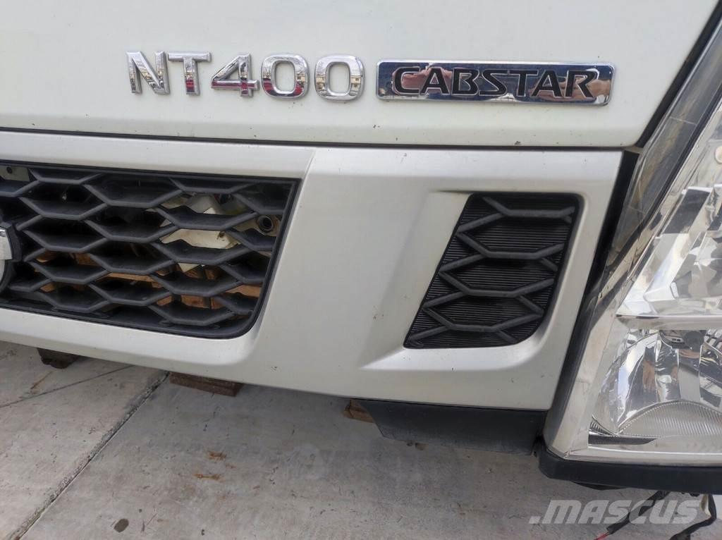 Nissan NT 400 駕駛室與內部