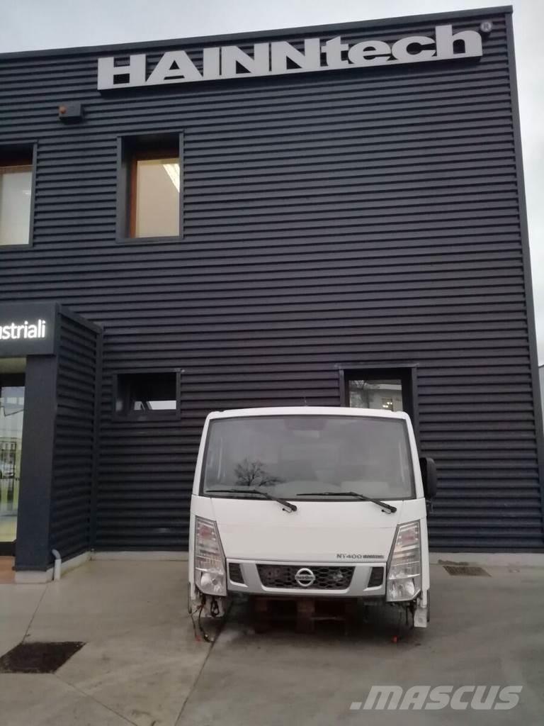 Nissan NT 400 駕駛室與內部