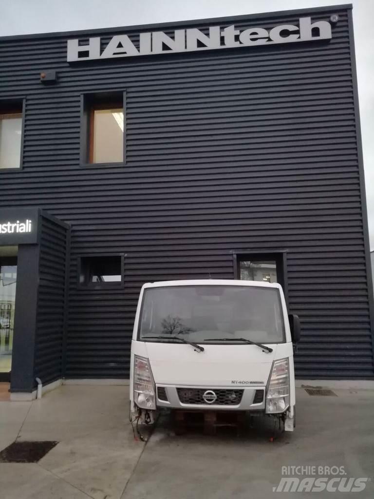 Nissan NT400 駕駛室與內部