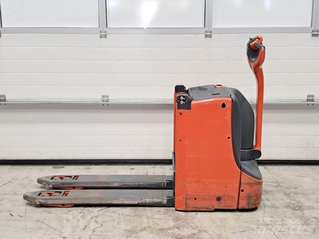 Linde T16L 手拉式油壓拖板車