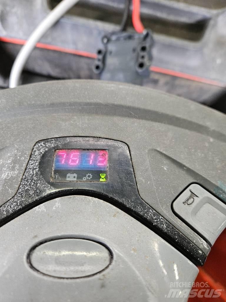BT LPE250 平台型低架升降機