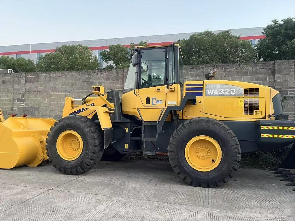 Komatsu WA 320 輪胎式裝載機