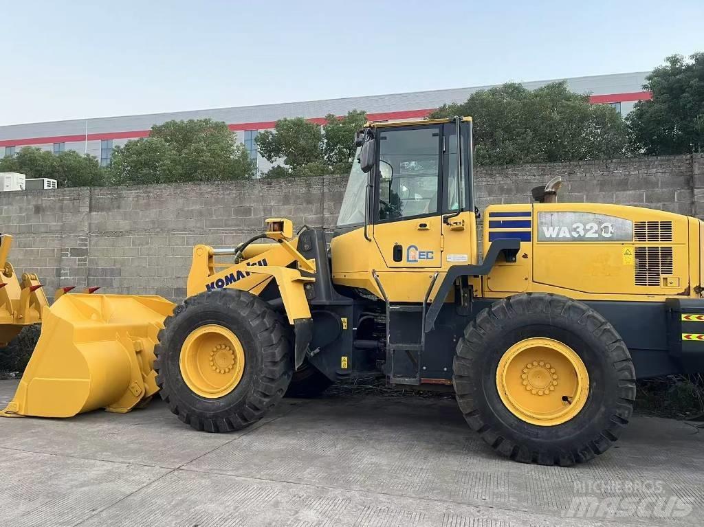 Komatsu WA 320 輪胎式裝載機
