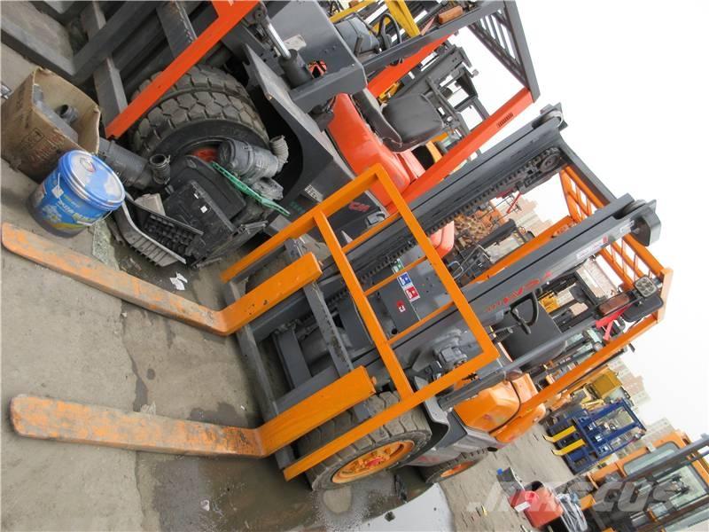 TCM FD 30 柴油卡車