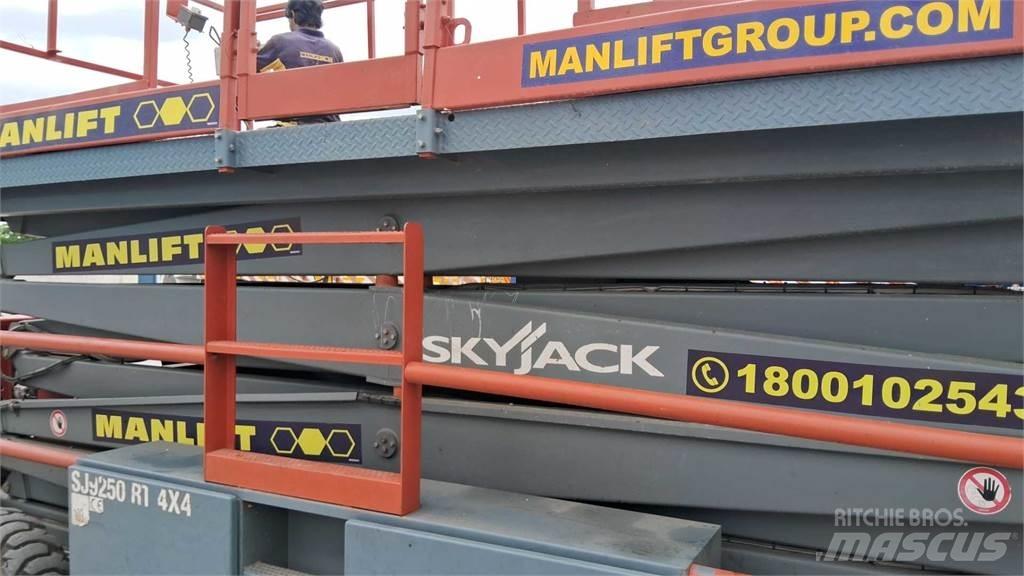 SkyJack 9250RT 剪式升降機