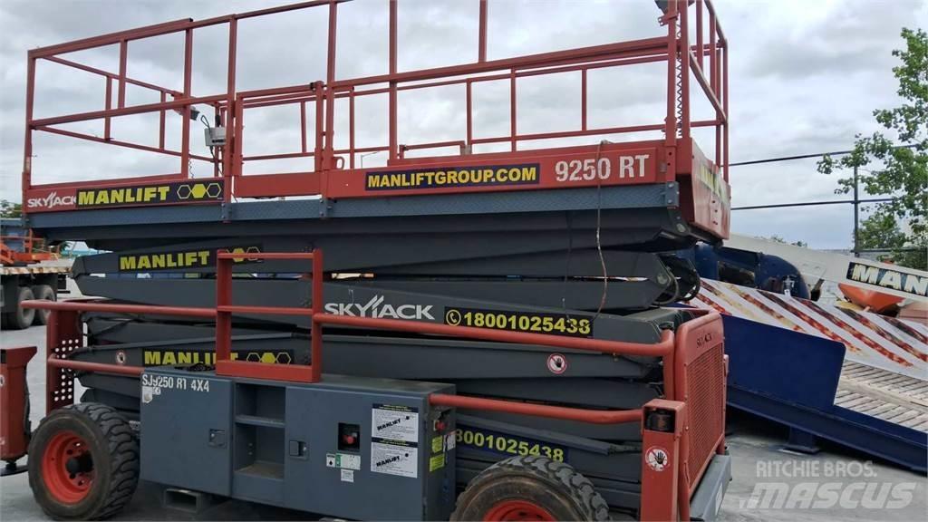 SkyJack 9250RT 剪式升降機