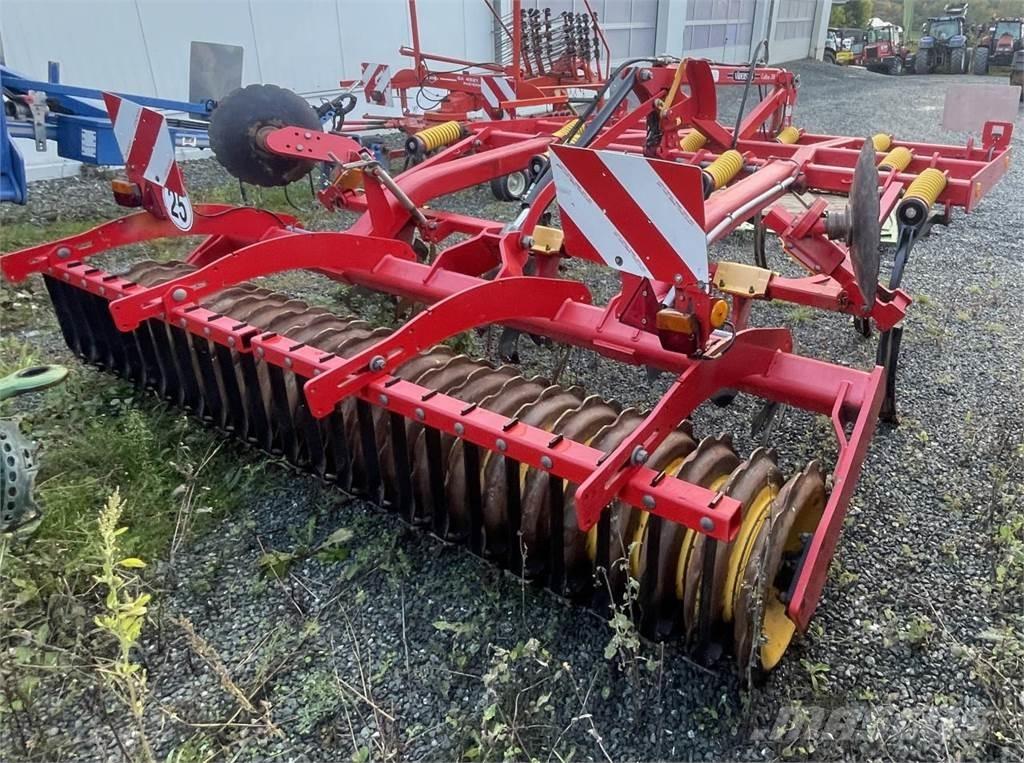 Väderstad CS 300 中耕管理機