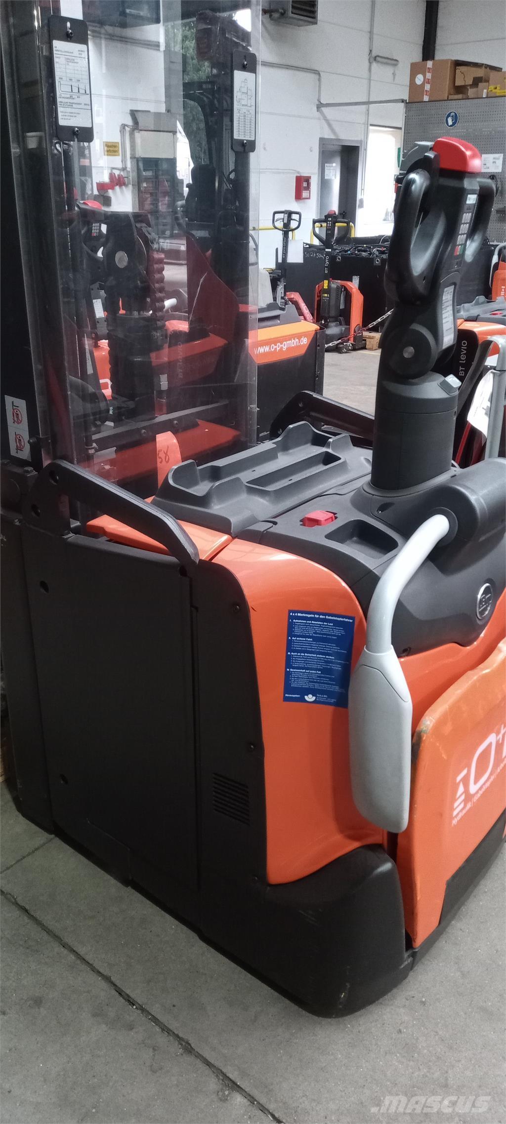 Toyota SPE160L 自走式堆積機