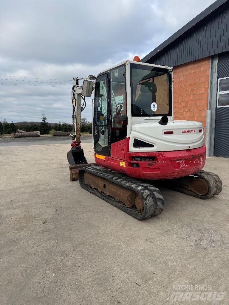 Takeuchi TB 260 小型挖土機/掘鑿機<7t(小型挖掘機)