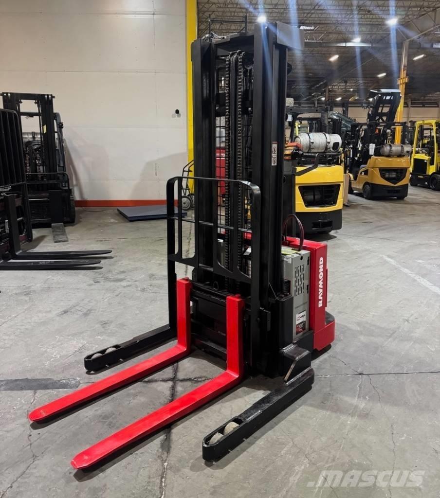 Raymond RSS40 自走式堆積機