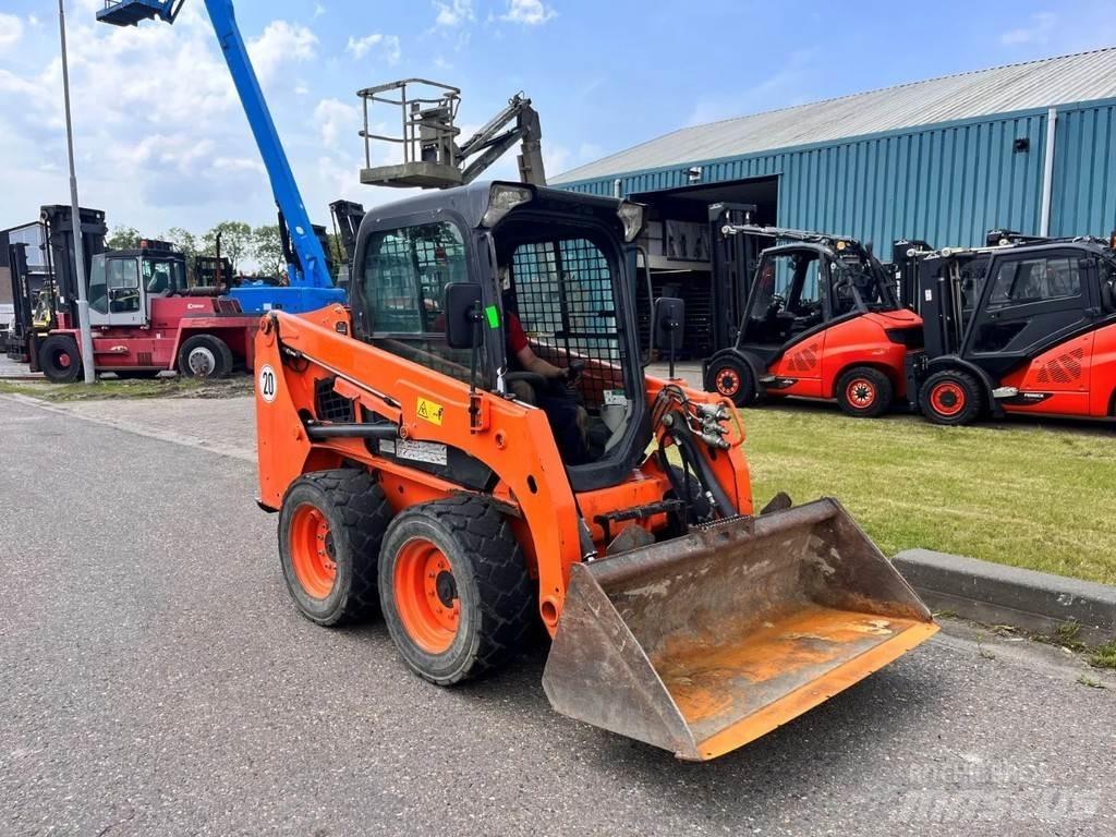 Bobcat S450 滑移轉向裝載機