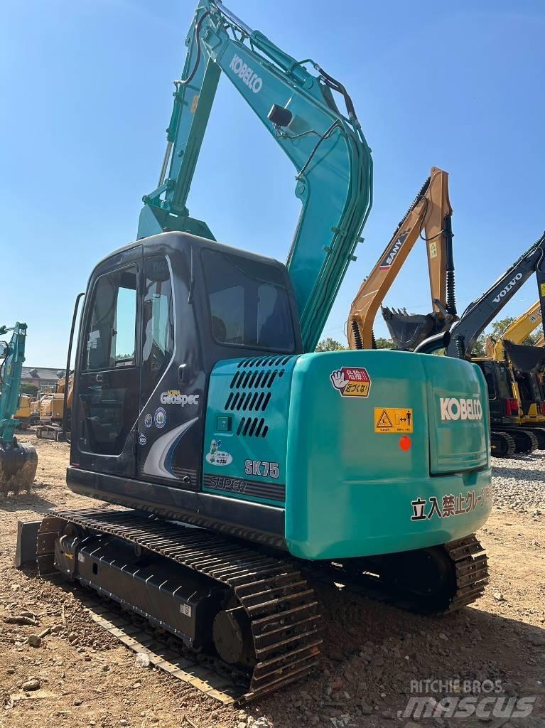Kobelco SK 75 小型挖土機/掘鑿機<7t(小型挖掘機)