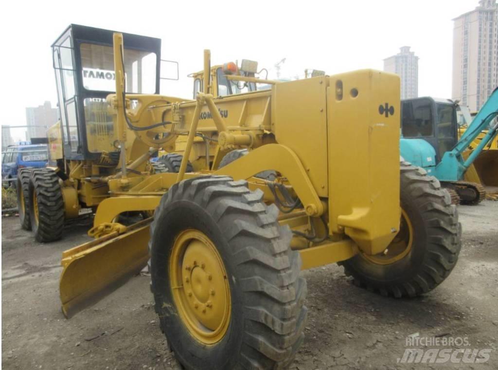 Komatsu GD 623 平土機