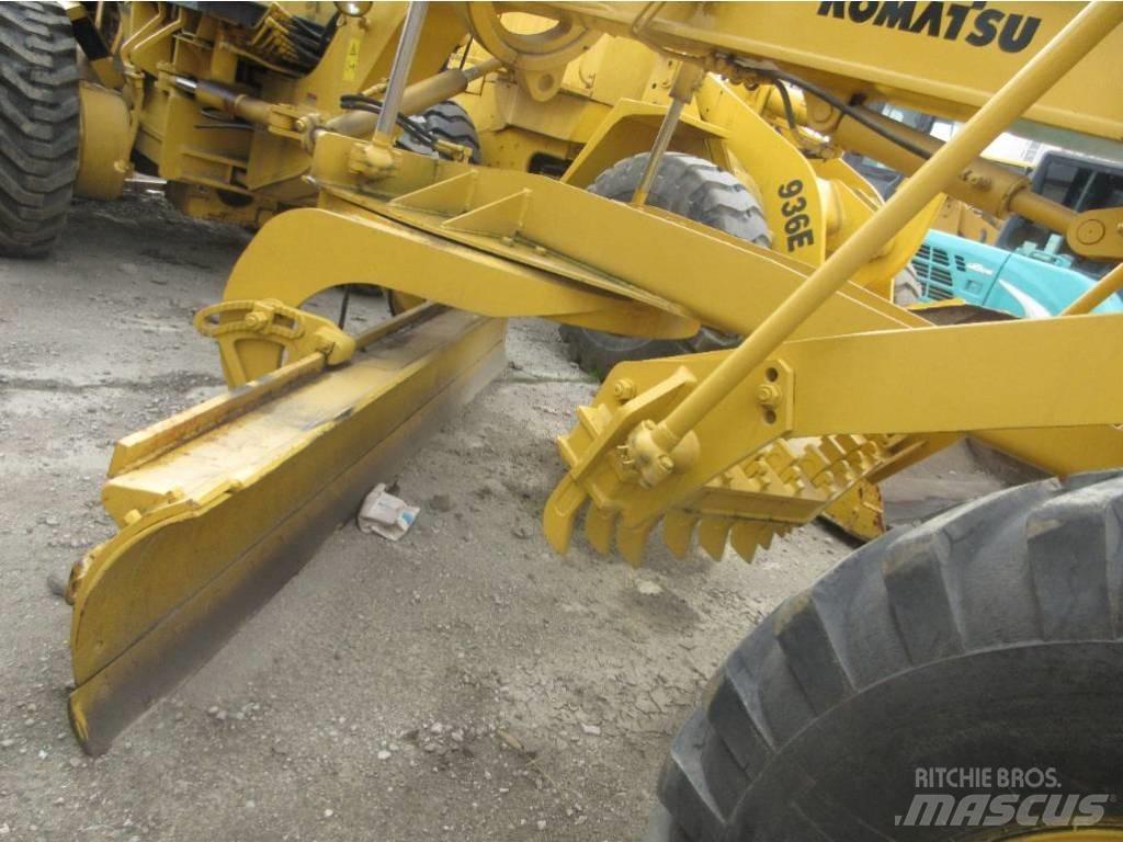 Komatsu GD 623 平土機