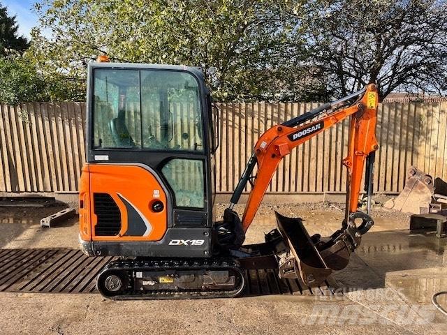 Doosan DX 19 小型挖土機/掘鑿機<7t(小型挖掘機)