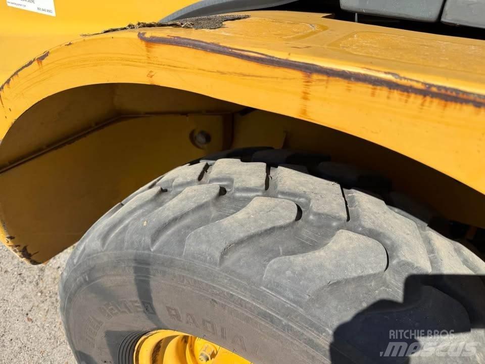 John Deere 244 J 輪胎式裝載機